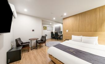 Divine Hotel