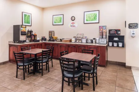 Super 8 by Wyndham Rolla Отели рядом с достопримечательностью «Computer Science»