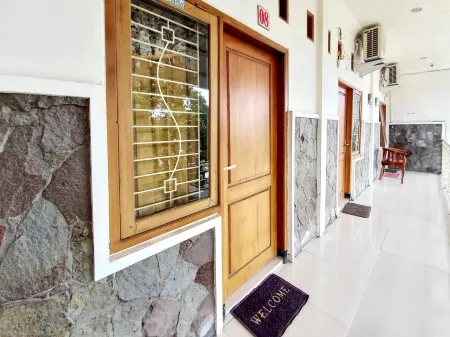 Griya Juanda Syariah Near RS Dharma Husada Probolinggo Mitra RedDoorz