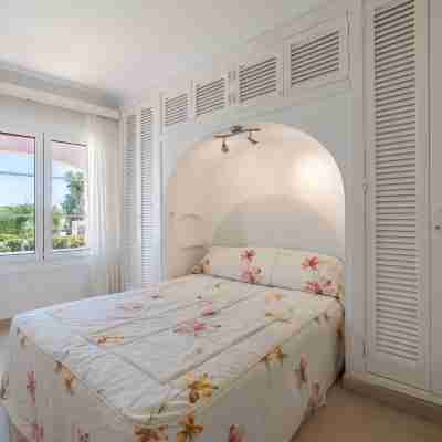 Carabela Front Beach & Pool Rooms