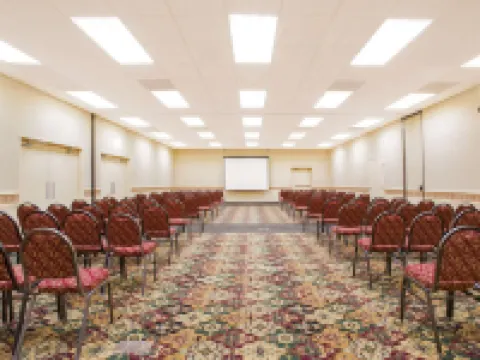 Ramada by Wyndham Edgewood Hotel & Conference Center Hoteles en Edgewood