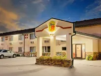 Super 8 by Wyndham St. James Hotels in Saint James
