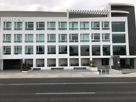 Best Western Plus Metepec  Suites Отели в г. Метепек