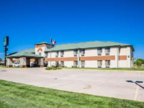Quality Inn & Suites Altoona - des Moines Hotels in Polk County