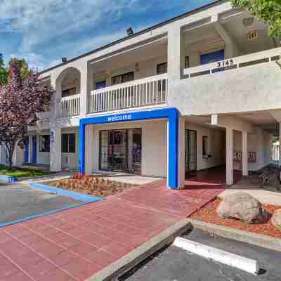 Super 8 by Wyndham Santa Rosa North Hotel Exterior