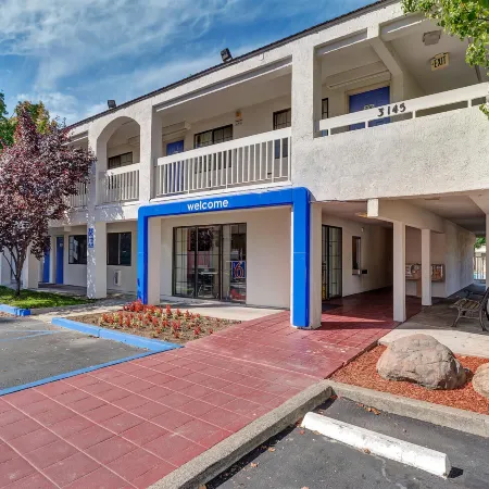 Super 8 by Wyndham Santa Rosa North