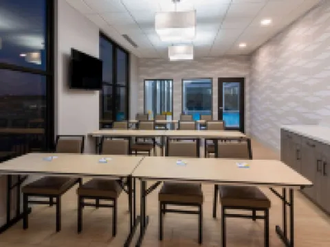 Days Inn & Suites by Wyndham Duluth by the Mall Hotels in Duluth