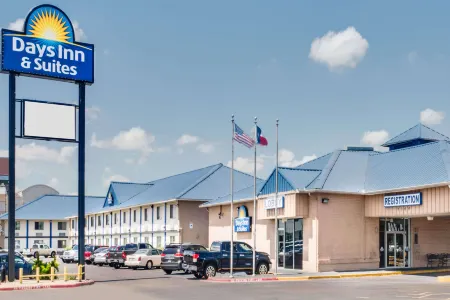 Days Inn & Suites by Wyndham Laredo Отели рядом с достопримечательностью «Десайдрио Бизнес»