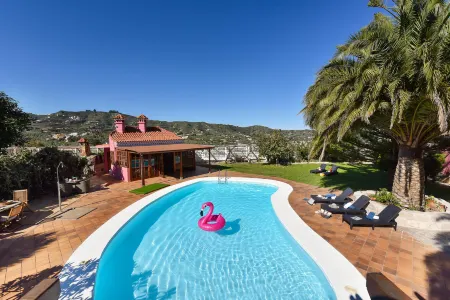 Finca Madronal with Pool in Gran Canaria Отели в г. Мадроньяль