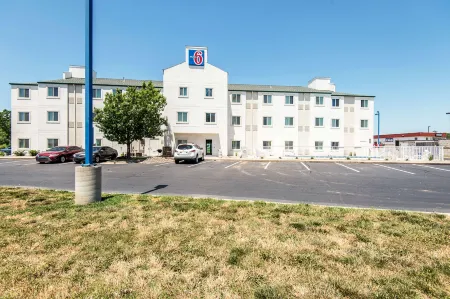 Motel 6 Junction City, KS