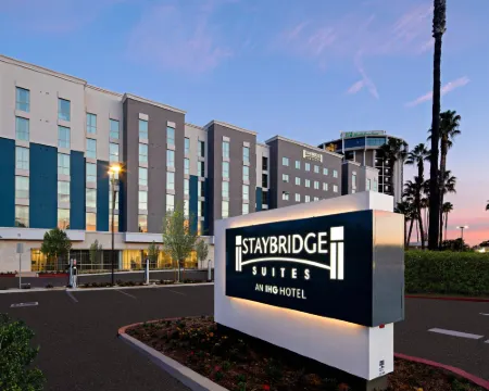 โรงแรม Staybridge Suites Long Beach Airport บาย IHG โรงแรมในลองบีช