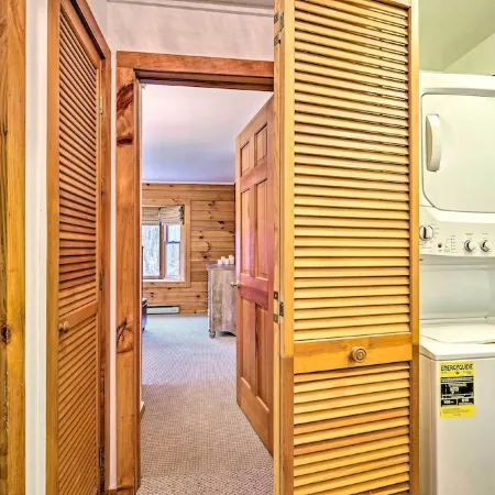 High Peak Heaven Cozy Log Cabin on 1 Acre!