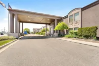 Days Inn & Suites by Wyndham Roseville/Detroit Area