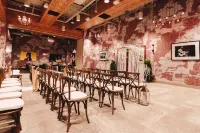 Whitney Peak Hotel Reno, Tapestry Collection by Hilton - de negocios