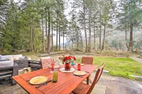 Gold Bar Cabin on Skykomish River Heated Swim Spa Snohomish County 호텔