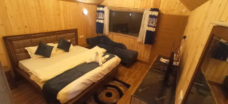 伊布尼斯普林斯酒店