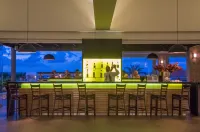 Annabelle Beach Resort - bar