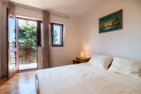 Seafront Spacious Apartment Spazzio - 3 estrellas