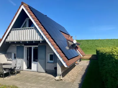 Cozy Holiday Home by the Dike in a Quiet Location at Lauwersmeer