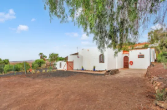 Villa with Pool Overlooking the Atlantic Ocean and Parque Holandes.