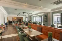 Holiday Inn Guildford Отели в г. Уорплсдон