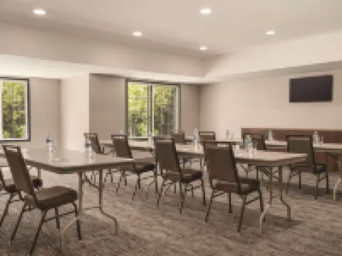 Country Inn & Suites by Radisson, Detroit Lakes, MN Hotels in Becker County