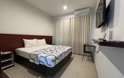 Hotel Lotus Cirebon فنادق في Pekiringan