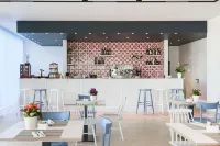Modica Beach Resort - بار