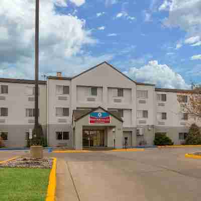 Sure Stay Plus Minot Hotel Exterior