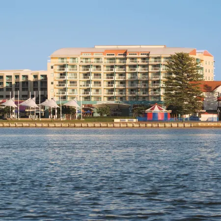 Oaks the Entrance Waterfront Suites