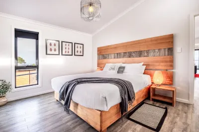 Whale Watcher 1 Hotels in Swansea
