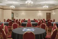 Quality Inn & Suites Hotels in Yukon