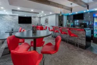 Microtel Inn & Suites by Wyndham Timmins - bar