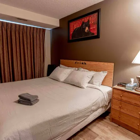 Cozy Home with Mountain View | Walk to All in Canmore Canada