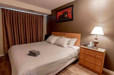 Cozy Home with Mountain View | Walk to All in Canmore Canada