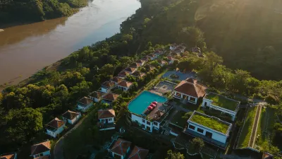 Le Grand Pakbeng Hotels near PWT