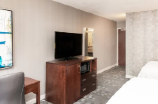 คันทรี อินน์ แอนด์ สวีทส์ บาย เรดิสัน, โคลัมบัส-เอดินบะระ