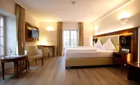 Hotel Schloss Edesheim Các khách sạn ở Knoringen