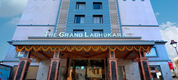 Hotel the Grand Ladhukara Отели в г. Девбуми Дварка