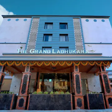 Hotel the Grand Ladhukara