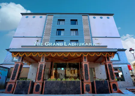 Hotel the Grand Ladhukara