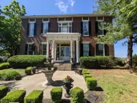 1851 Historic Maple Hill Manor B&B
