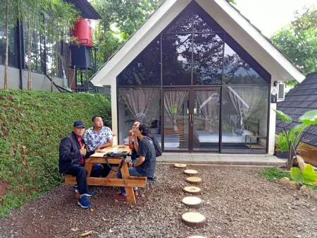 Villa Anjasmoro Отели в г. Jombang Regency