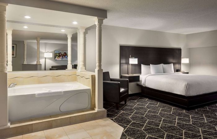 La Quinta Inn & Suites by Wyndham Lake George