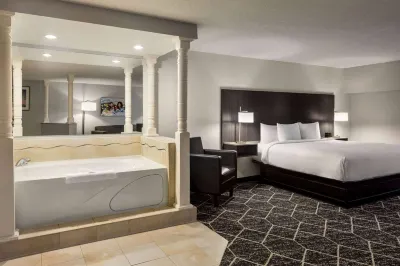 La Quinta Inn & Suites by Wyndham Lake George