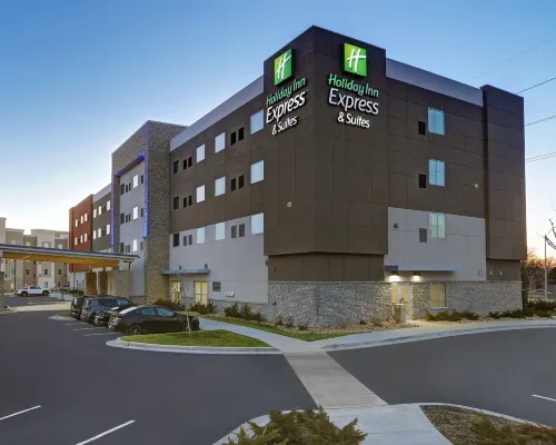 Holiday Inn Express & Suites LENEXA - OVERLAND PARK AREA by IHG Hotels in Lenexa