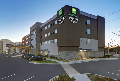 Holiday Inn Express & Suites LENEXA - OVERLAND PARK AREA by IHG