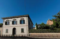 VillAmorosa Отели рядом с достопримечательностью «Istituto Suore Figlie Di Nazareth»