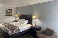 Baymont by Wyndham Danville IL - parking