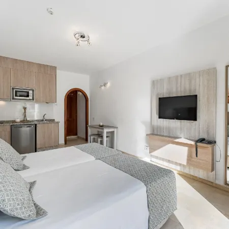Klayman Olivina Aparthotel